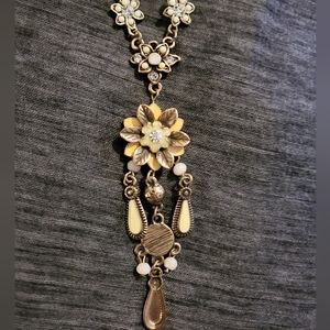 Necklace and earings